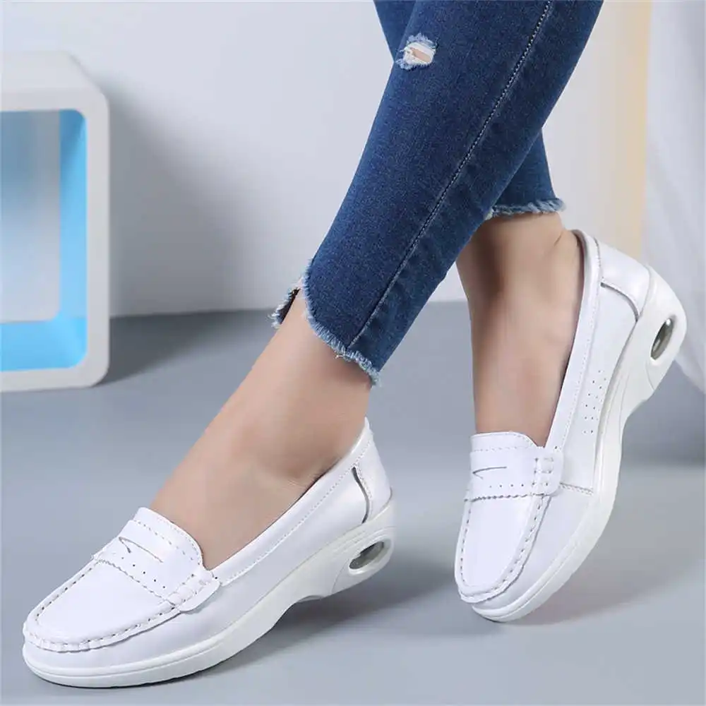 Thick Sole Slipon White Traine - đánh giá và giá Formal Men Daily Wear Slippers